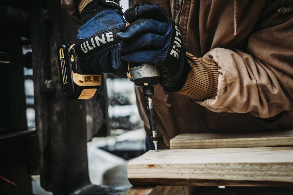 man-drilling-a-hole-in-the-wood-16485051 Man Drilling a Hole in the Wood
